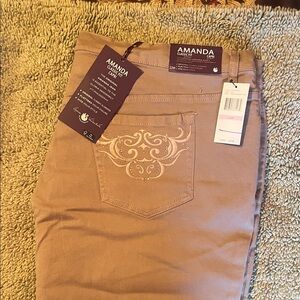 Gloria Vanderbilt Amanda Capri Jeans
